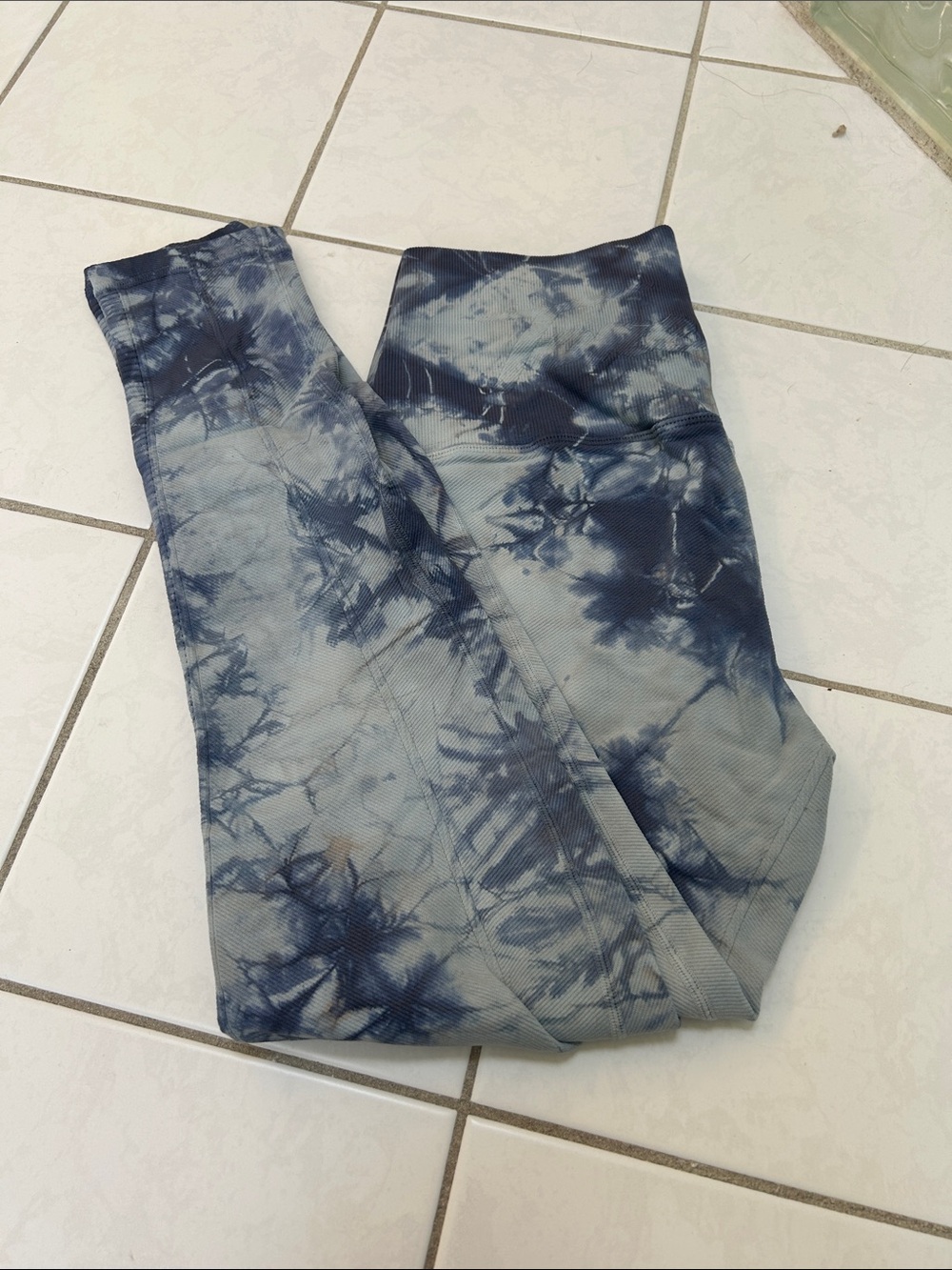 Avocado Tone It Up Tie-Dye Blue & White Leggings